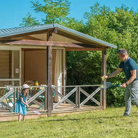 Domaine De Combelles