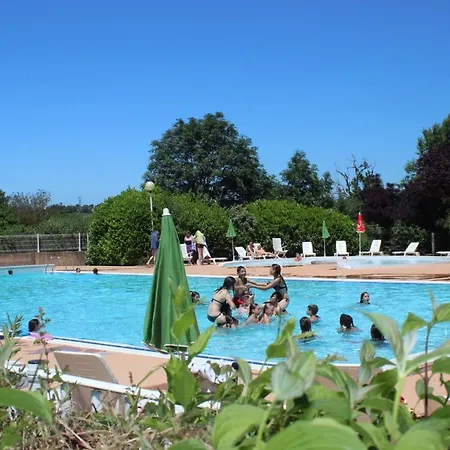 Domaine De Combelles 샬레