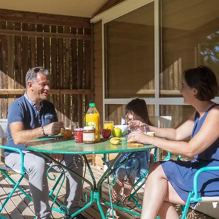 Domaine De Combelles Шале