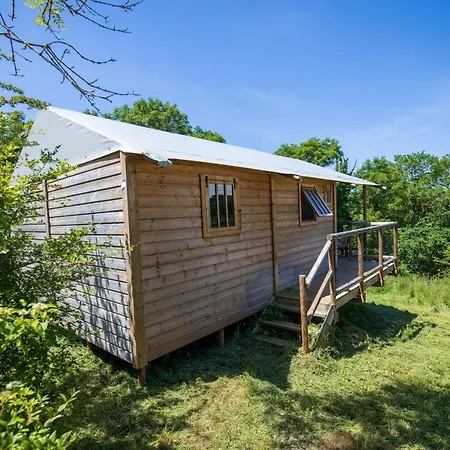 Domaine De Combelles