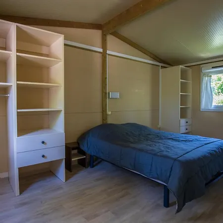 Domaine De Combelles