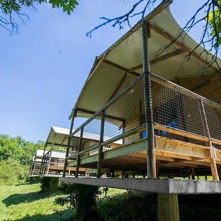 Domaine De Combelles 샬레 *