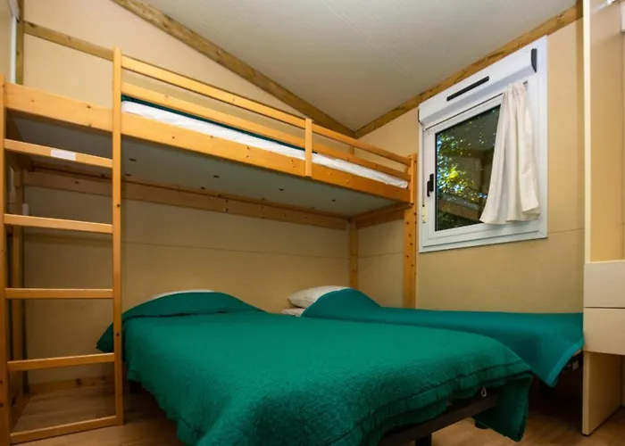 Domaine De Combelles Le Monastere