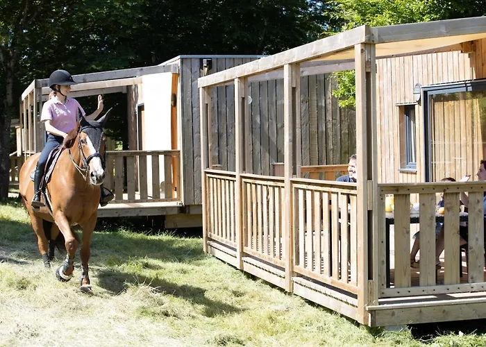 Domaine De Combelles Le Monastere