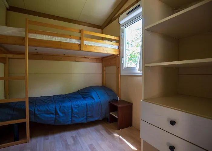 Domaine De Combelles Alpstuga Le Monastere